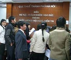 Đến kê khai nộp thuế tại Cục Thuế Hà Nội.